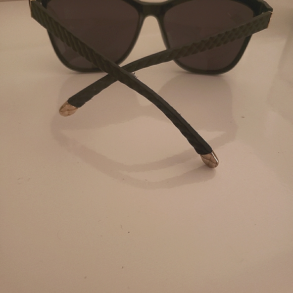 🌟Black Polarized Cat Eye Sunglasses🌟 - Picture 3 of 4